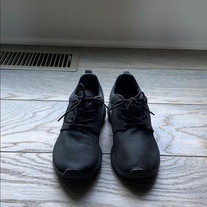 Black nike roche